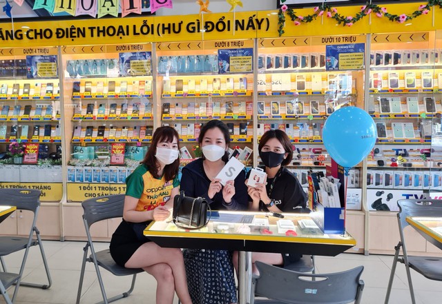 Người dùng Việt hào hứng với siêu phẩm Galaxy S21FE ngày mở bán: “Phiên bản hợp túi tiền nhất năm” [HOT]