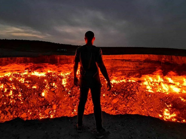 Turkmenistan muốn dập tắt &quot;Cổng địa ngục&quot; đã bốc cháy suốt 50 năm trên sa mạc! - Ảnh 3.