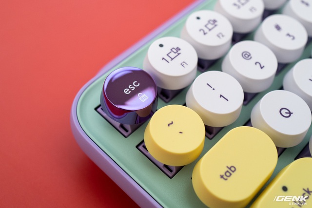 Trên tay bàn phím cơ và chuột Logitech POP: Thiết kế siêu trẻ trung, nút Emoji, kết nối nhiều thiết bị - Ảnh 9. Trên tay bàn phím cơ và chuột Logitech POP: Thiết kế siêu trẻ trung, nút Emoji, kết nối nhiều thiết bị - Ảnh 9.