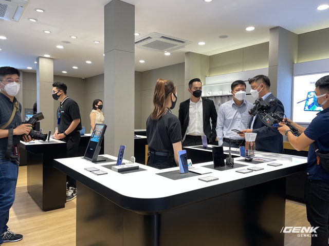 Opening Samsung Premium Stores: A chain of premium authorized stores of ...