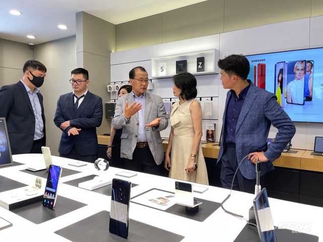 Khai trương Samsung Premium Stores: Chuỗi cửa hàng ủy quyền cao cấp đạt chuẩn toàn cầu - Ảnh 8.