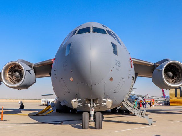 Có gì bên trong 'ngựa thồ hạng nặng' C17 - máy bay vận tải quân sự trị giá 340 triệu USD của không quân Mỹ - Ảnh 1.