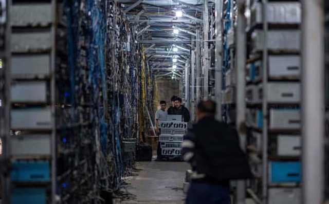 Trung Quốc ra sức siết chặt, các thợ mỏ bitcoin có trăm phương nghìn kế đào chui - Ảnh 2.