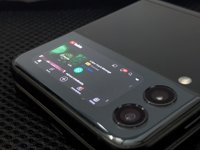 Bạn đã có thể sử dụng màn hình ngoài của Galaxy Z Flip3 như một smartphone mini - Ảnh 2.