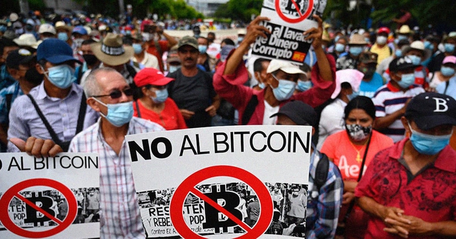 Chuyển sang sử dụng Bitcoin, El Salvador đang đứng trước bờ vực sụp đổ kinh tế - Ảnh 3. Chuyển sang sử dụng Bitcoin, El Salvador đang đứng trước bờ vực sụp đổ kinh tế - Ảnh 3.