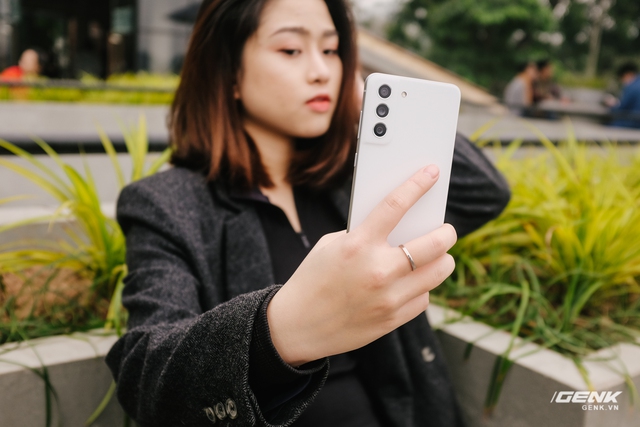 Có 17 triệu để mua smartphone mới thì chọn iPhone 12 Mini hay Samsung Galaxy S21 FE? - Ảnh 10. Có 17 triệu để mua smartphone mới thì chọn iPhone 12 Mini hay Samsung Galaxy S21 FE? - Ảnh 10.