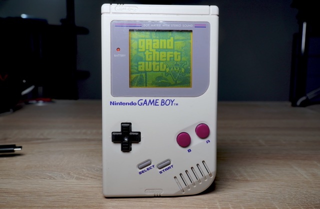 Đã có thể chơi GTA V trên... Game Boy trắng đen - Ảnh 5.