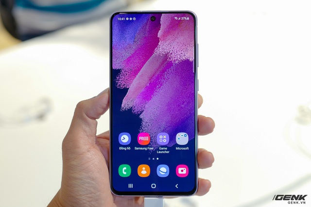 On hand Galaxy S21 FE 5G: Still the old design language but with more youthful color options, unchanged performance, priced from 15.9 million VND - Photo 12.