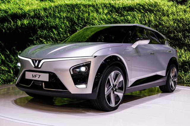 VinFast sẽ dừng làm xe xăng, tập trung 100% vào xe điện từ cuối năm 2022 - Ảnh 2. VinFast sẽ dừng làm xe xăng, tập trung 100% vào xe điện từ cuối năm 2022 - Ảnh 2.