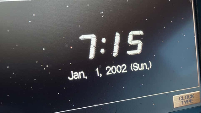 Đồng hồ trên ô tô Honda bị lỗi quay về năm 2002 khi vừa bước sang năm mới 2022 - Ảnh 1.