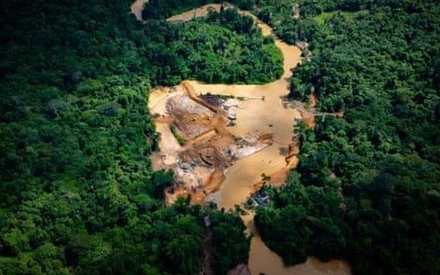 “Con đường dẫn đến sự hỗn loạn” ở Amazon – Nơi nạn đào vàng trái phép tạo ra thảm kịch nhân đạo khủng khiếp - Ảnh 1.