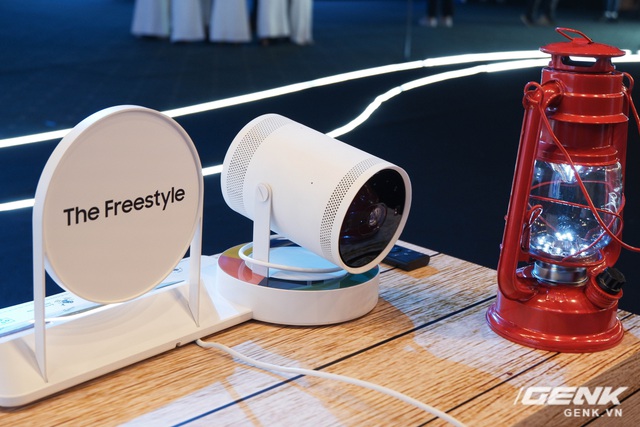 Cận cảnh The Freestyle: chiếc máy chiếu 100 inch bỏ túi tiện lợi của Samsung, tích hợp loa và điều khiển bằng giọng nói - Ảnh 5.