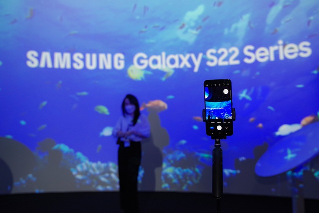 Toàn cảnh sự kiện ra mắt Galaxy S22 tại Việt Nam: bên cạnh siêu phẩm công nghệ này còn có sự xuất hiện của một Mỹ nhân ngư - Ảnh 10.
