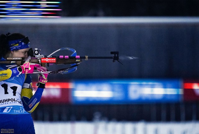 Nhiếp ảnh gia Olympic chụp &quot;đóng băng&quot; viên đạn giữa không trung bằng Sony Alpha 1 - Ảnh 1.