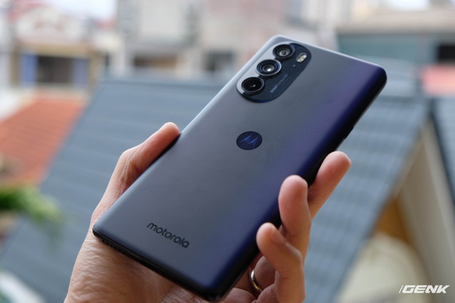 Trên tay Moto Edge X30: Smartphone Snapdragon 8 Gen 1 giá rẻ, camera selfie 60MP - Ảnh 5. Trên tay Moto Edge X30: Smartphone Snapdragon 8 Gen 1 giá rẻ, camera selfie 60MP - Ảnh 5.