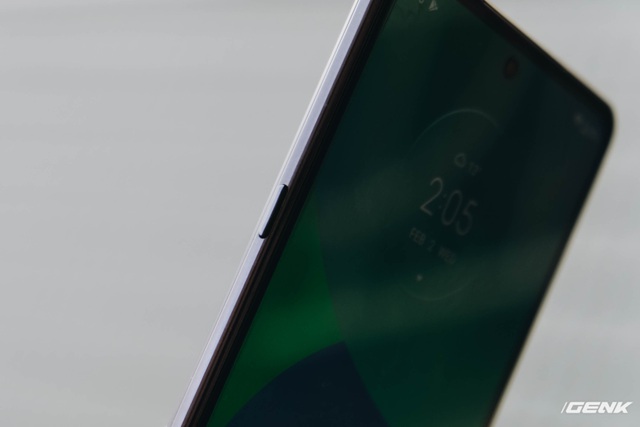 Trên tay Moto Edge X30: Smartphone Snapdragon 8 Gen 1 giá rẻ, camera selfie 60MP - Ảnh 8. Trên tay Moto Edge X30: Smartphone Snapdragon 8 Gen 1 giá rẻ, camera selfie 60MP - Ảnh 8.