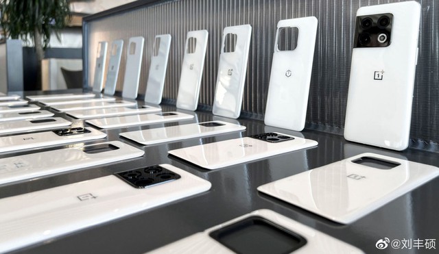 Giám đốc OnePlus giải thích tại sao chúng ta ít thấy màu trắng trên smartphone - Ảnh 2.