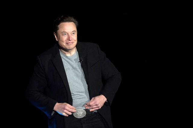 Elon Musk và em trai bị điều tra giao dịch nội gián, bán chui cổ phiếu Tesla trước khi dìm giá xuống - Ảnh 1.