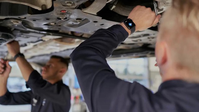 Loại bỏ giấy tờ và máy tính, một công ty ô tô cung cấp iPhone và Apple Watch cho 1.500 kỹ sư để chúng hoạt động tốt hơn - Ảnh 1.
