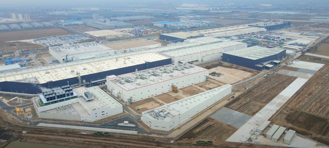 Tesla pours more money into the Shanghai Gigafactory, aiming to produce 1 million electric cars a year - Photo 1.
