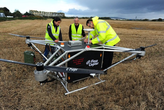The world's first hydraulic drone can fly for 6 hours, with a range of 900 km - Photo 1.