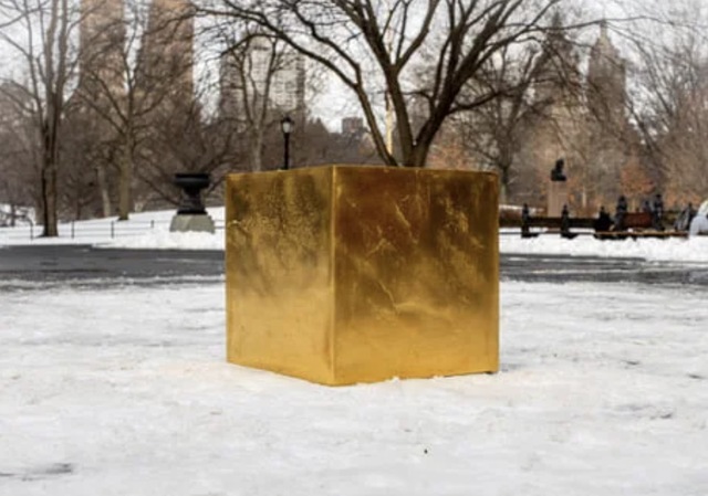 Khối vàng 24 karat 186kg bất ngờ xuất hiện ở Công viên trung tâm thành phố New York - Ảnh 1.