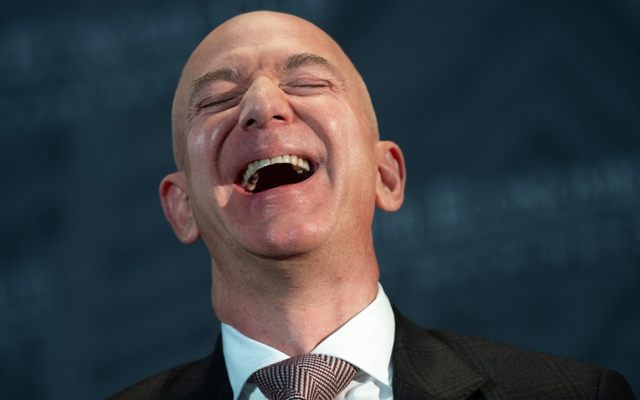 Góc người có tiền: Dỡ cây cầu lịch sử tại Hà Lan cho chiếc siêu du thuyền của tỷ phú Jeff Bezos đi qua - Ảnh 1.