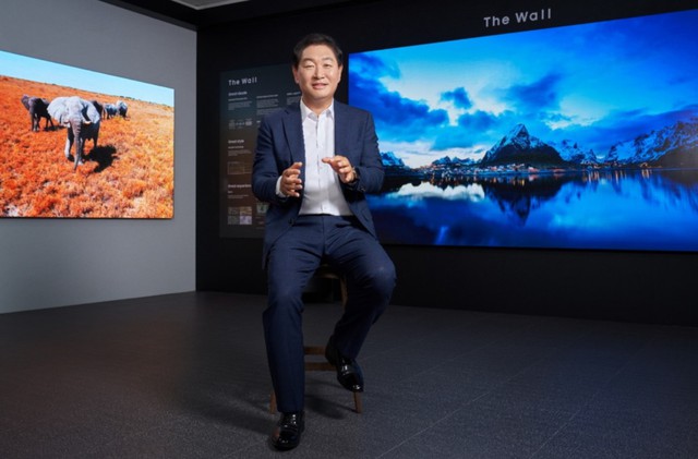 CEO Samsung tới thăm nhà máy tại Việt Nam để kiểm tra nguồn cung Galaxy S22 - Ảnh 1.
