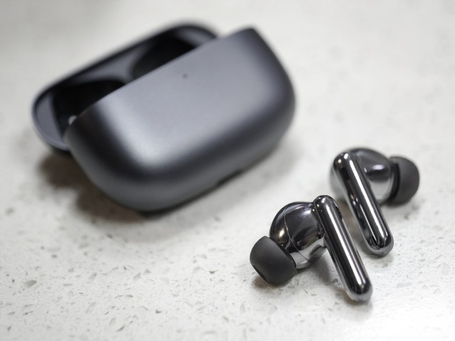 Honor Earbuds 3 Pro ra mắt: Tai nghe TWS đầu tiên hỗ trợ đo thân nhiệt, giá 5 triệu đồng - Ảnh 2.