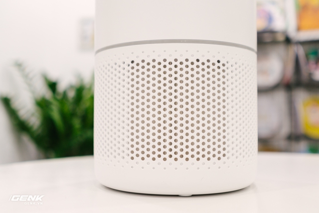 On hand Levoit Core 300S air purifier: Small, beautiful design, easy to use, with voice control - Photo 4.