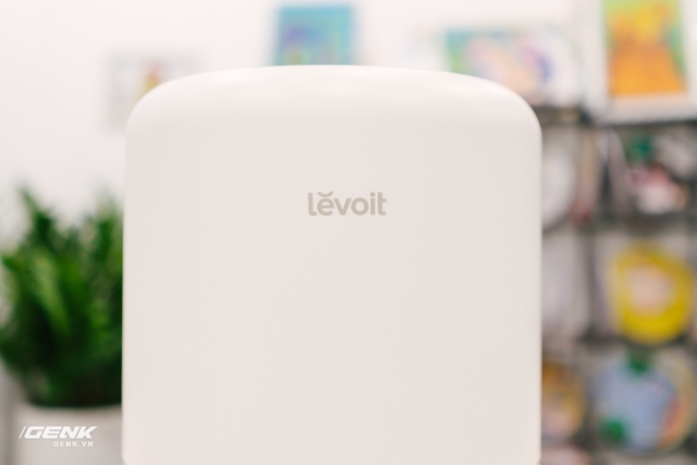 On hand the Levoit Core 300S air purifier: Small, beautiful design, easy to use, with voice control - Photo 3.