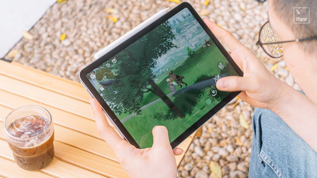 Ảnh thực tế iPad Air 5: Ngoại hình không đổi, chip M1 mạnh ngang iPad Pro - Ảnh 10. Ảnh thực tế iPad Air 5: Ngoại hình không đổi, chip M1 mạnh ngang iPad Pro - Ảnh 10.