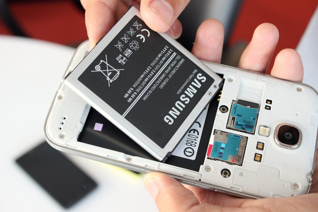 Europe supports smartphones with removable batteries - Photo 1.