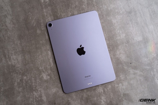 Trên tay iPad Air 5 mới về VN: "Bình cũ rượu mới", chip M1 liệu có đáng mua hơn iPad Pro? L1330755-16476993581981224533443