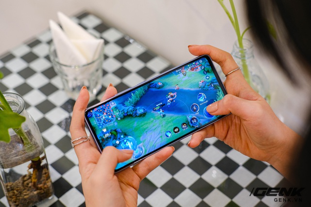 Những điểm ấn tượng đầu tiên trên Galaxy A53 5G: thiết kế màu trendy, là dòng A đầu tiên không đi kèm củ sạc - Ảnh 6.