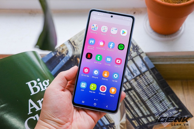 Những điểm ấn tượng đầu tiên trên Galaxy A53 5G: thiết kế màu trendy, là dòng A đầu tiên không đi kèm củ sạc - Ảnh 4.