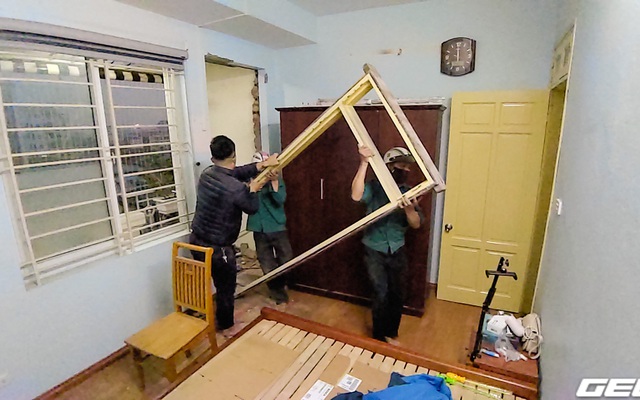 Kiến trúc sư phân tích: đập cửa gỗ để thay bằng nhôm kính có phải là 