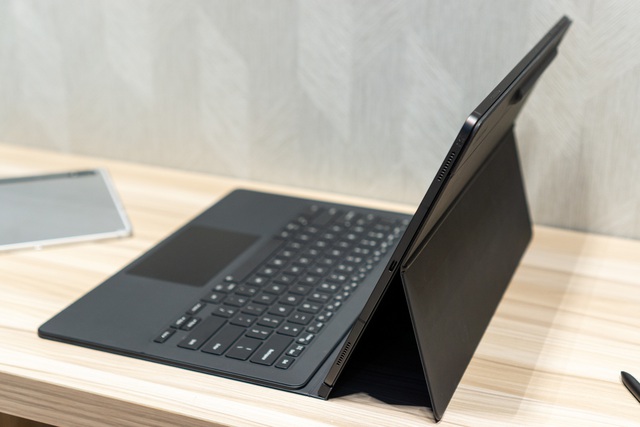 Máy tính bảng "thách thức mọi khuôn khổ" Galaxy Tab S8 Series chính thức lên kệ - Ảnh 6. Máy tính bảng "thách thức mọi khuôn khổ" Galaxy Tab S8 Series chính thức lên kệ - Ảnh 6.