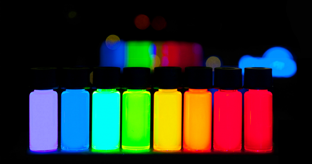 Đây là một con tằm lượng tử, nó ăn "quantum dot" và nhả ra tơ phát quang - Ảnh 2. Đây là một con tằm lượng tử, nó ăn "quantum dot" và nhả ra tơ phát quang - Ảnh 2.