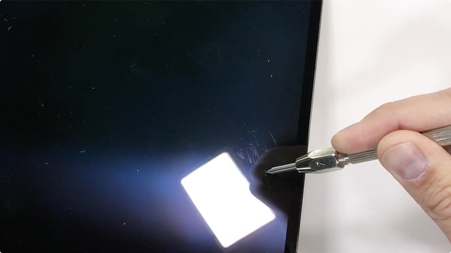 Kiểm chứng độ bền Galaxy Tab S8 Ultra: Mỏng hơn iPad nhưng bẻ không gãy - Ảnh 7.