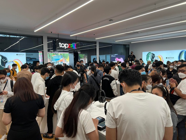 Launching the largest high-end Apple authorized store in Vietnam in Ho Chi Minh City - Photo 1.