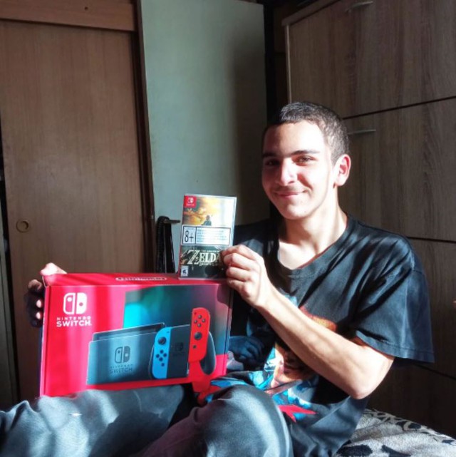 玩家們辛勤地收集了近半噸的罐子，並賣了 9 個月，以購買 Nintendo Switch - 照片 3。