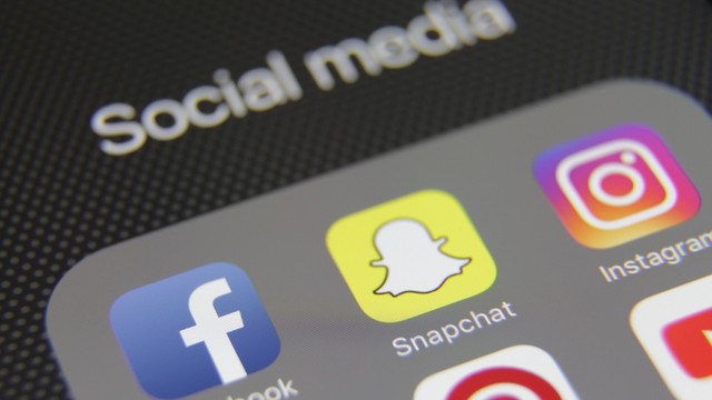 Facebook, Instagram và Snapchat bị cáo buộc gây nghiện, khiến thiếu niên 17 tuổi tự tử - Ảnh 1.
