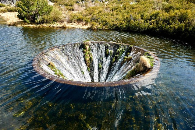 Không phải ảnh Photoshop, những cái hố nước này có thật trên Trái Đất, nhưng chúng chảy đi đâu? - Ảnh 12.