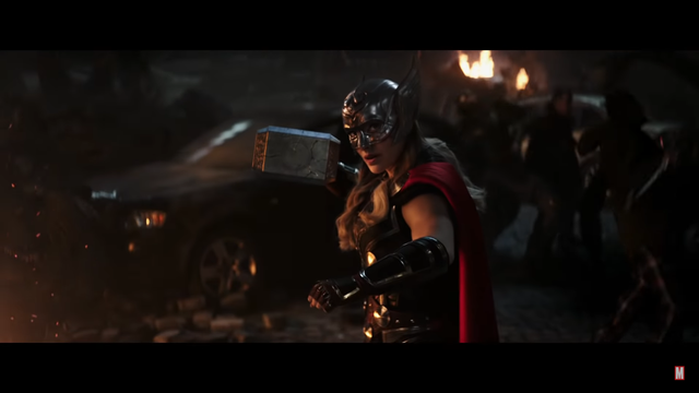 Thor: Love and Thunder released the first teaser: Mjolnir's hammer revived, turning Jane Foster into the new Thor - Photo 3.