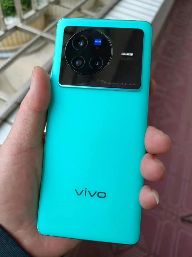 Actual photos of vivo X80 and X80 Pro with super terrible camera clusters - Photo 4.