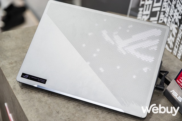 Close-up of ASUS Zephyrus G14 2022: Upgrade from the inside out, powerful and 