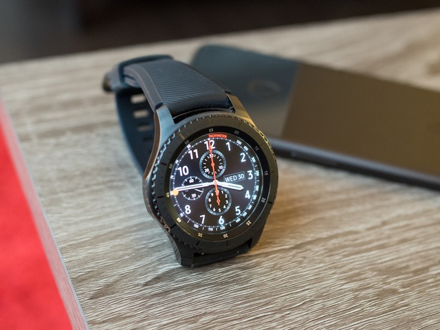 Removing the physically rotating bezel on the Galaxy Watch would be a bad choice for Samsung - Photo 1.