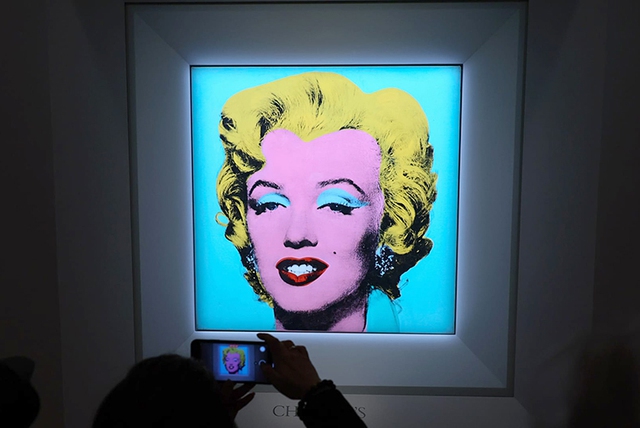 Why is the Marilyn Monroe portrait considered the most expensive painting of the 20th century, costing up to 4.5 trillion?  - Photo 1.