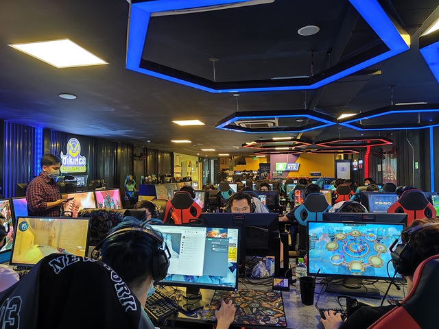 Large machine room chains in Hanoi welcome 'numpy' customers on the first day of reopening: If you go late, you will run out of seats, if you want to play, you have to wait - Photo 3.